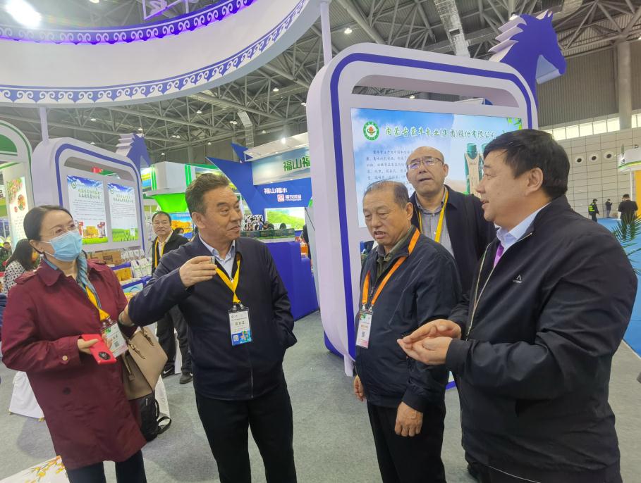 內(nèi)蒙古1400多種有機(jī)、綠色農(nóng)畜產(chǎn)品亮相中國(guó)綠色食品博覽會(huì)和中國(guó)國(guó)際有機(jī)食品博覽會(huì)